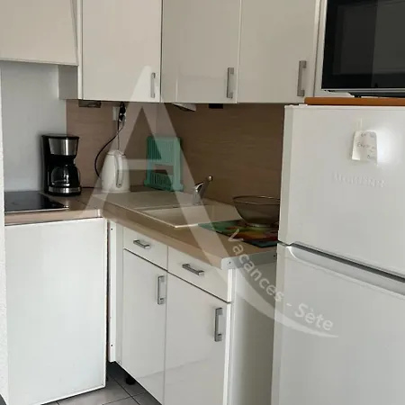 Apartment T2 Avec Garage, Quartier Corniche Proche Des Plages